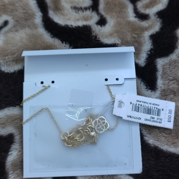 Kendra Scott Ari Heart Gold Pendant Necklace in Rose Quartz - Picture 3 of 5